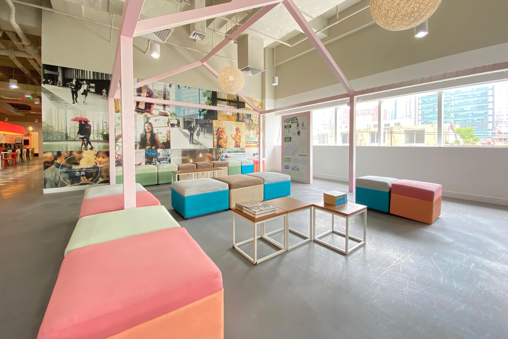 英孚英语融合在线学习和真人授课